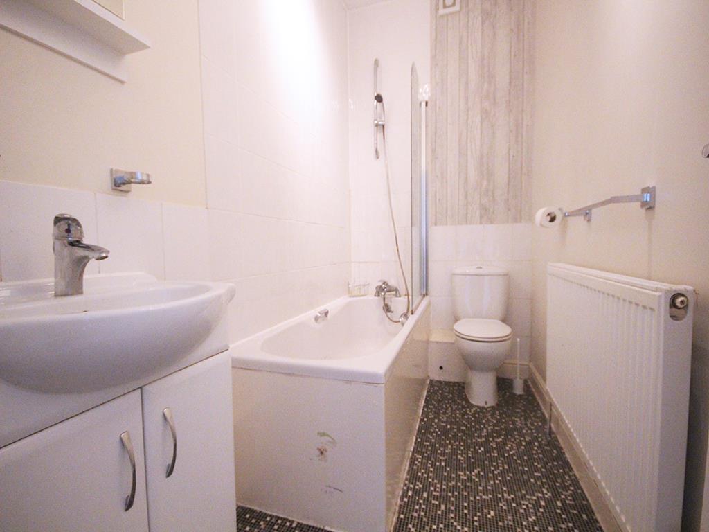 3 bedroom end terrace house Let Agreed in Earby - IMG_2252.jpg